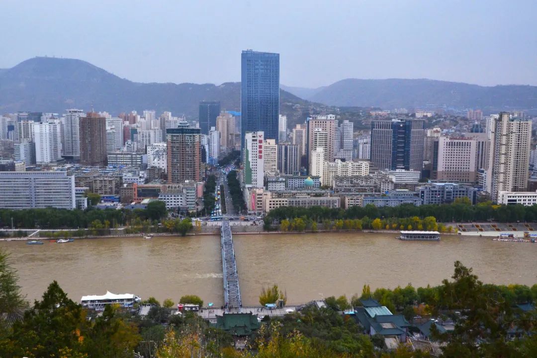 甘肃省会兰州从脏乱差到时尚精致它的变化有多大