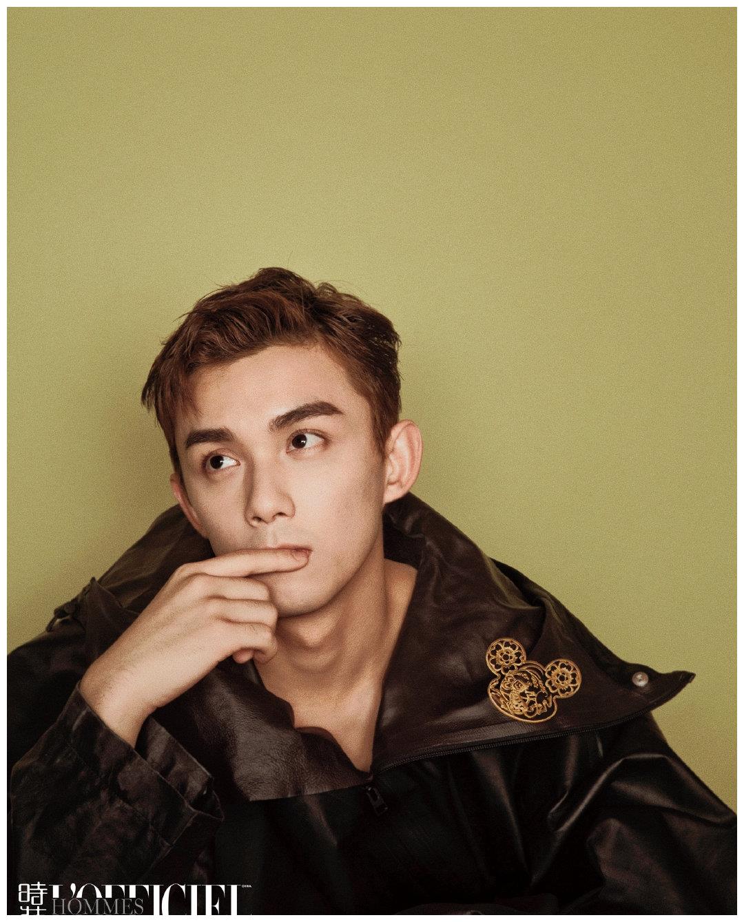 原创穿衣显瘦好身材吴磊复古米奇装登大片散发浓厚男性荷尔蒙