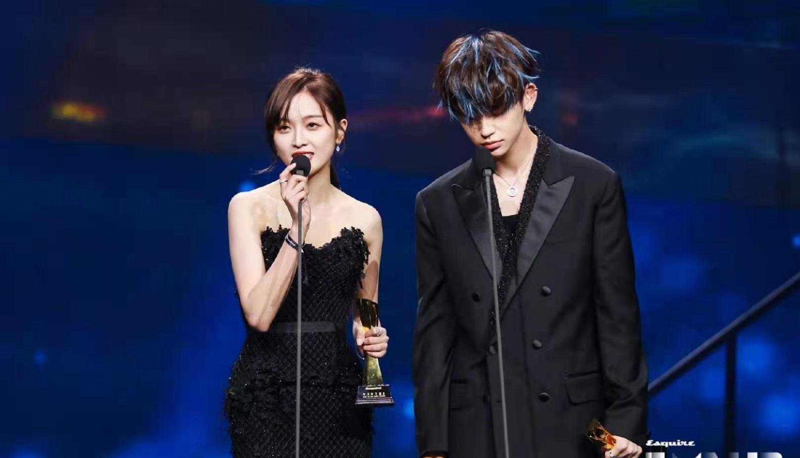 原创吴宣仪秘密恋爱和小鬼多次巧合打得火热经纪人也没劝住她