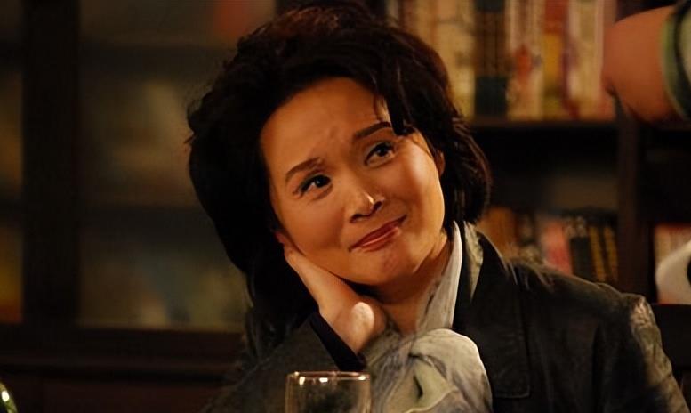 63岁老戏骨吴冕再度走红与丈夫双向奔赴相伴42年恩爱如初