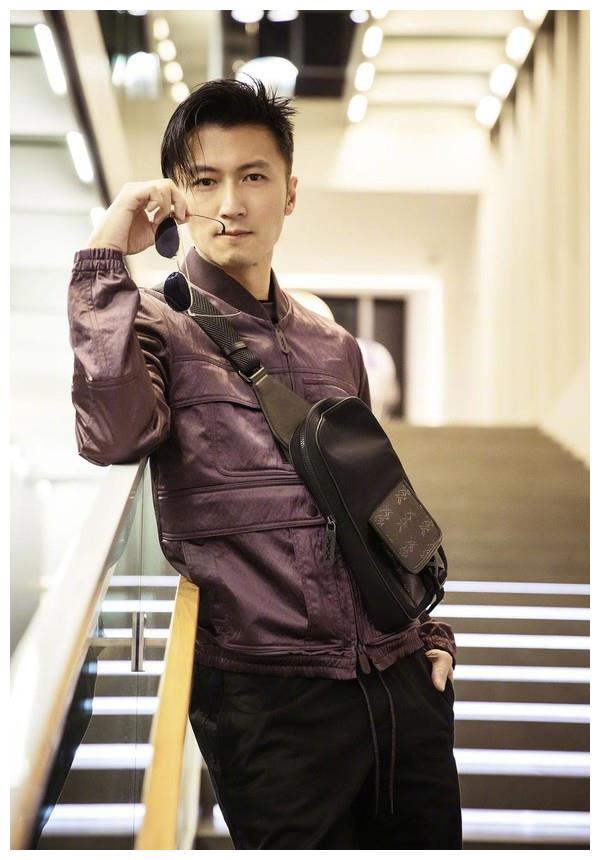 谢霆锋真是不老男神40岁将夹克穿出小鲜肉的感觉好身材是关键