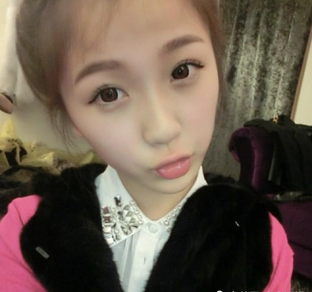 原创虞书欣高中照被翻出看清她的气质不愧是富养长大的