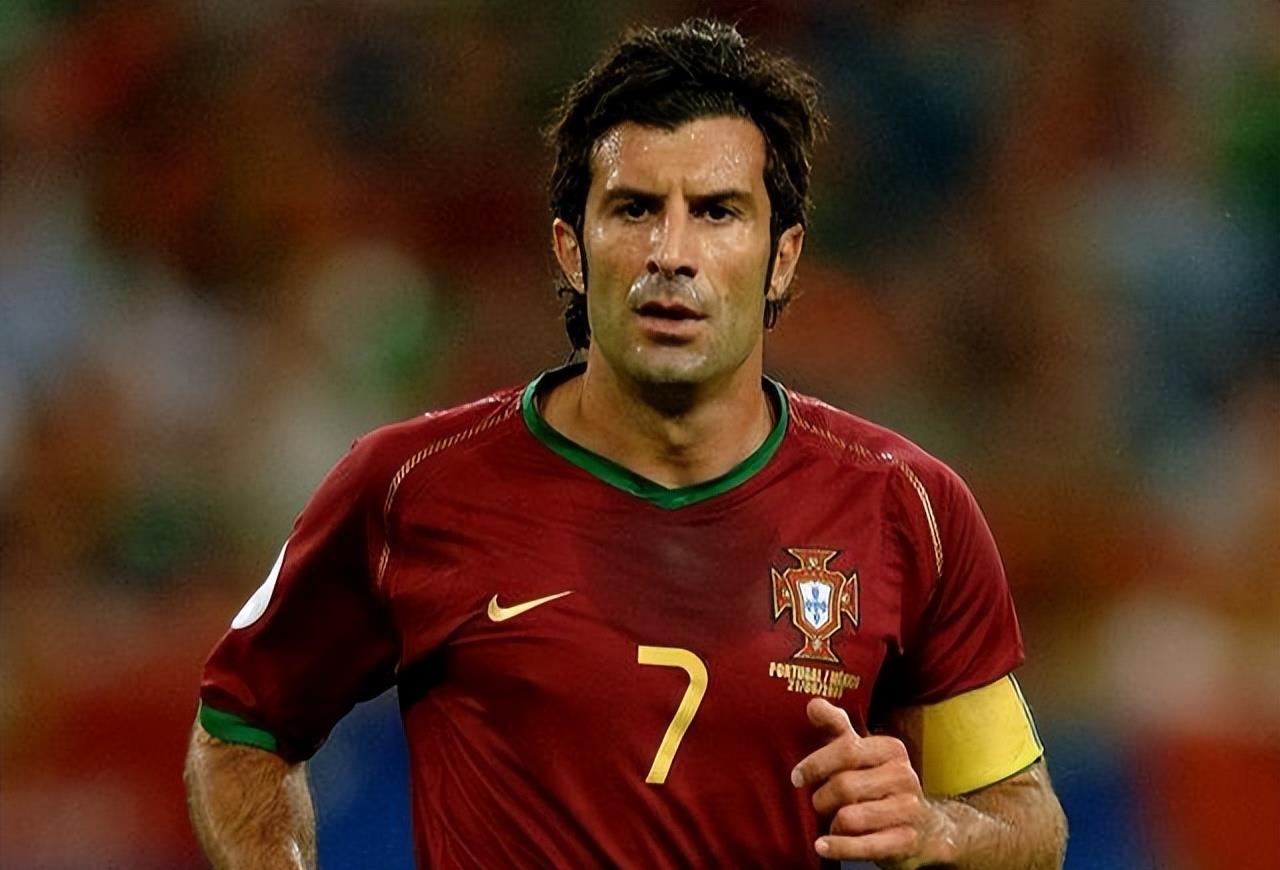 菲戈曾经获得过世界足球先生和金球奖,在自己的职业生涯中一共为