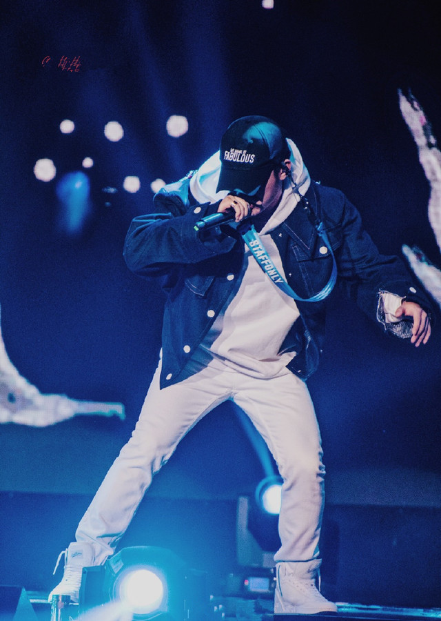 pgone风波首现身,戴红帽穿红鞋,网友:这还想着从头