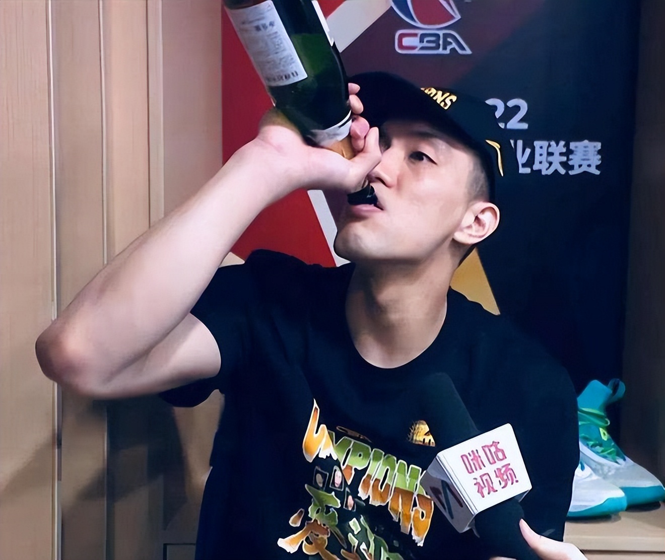 原创郭艾伦拒拍冠军写真辽篮官方回应来难服众要逼宫离队的节奏