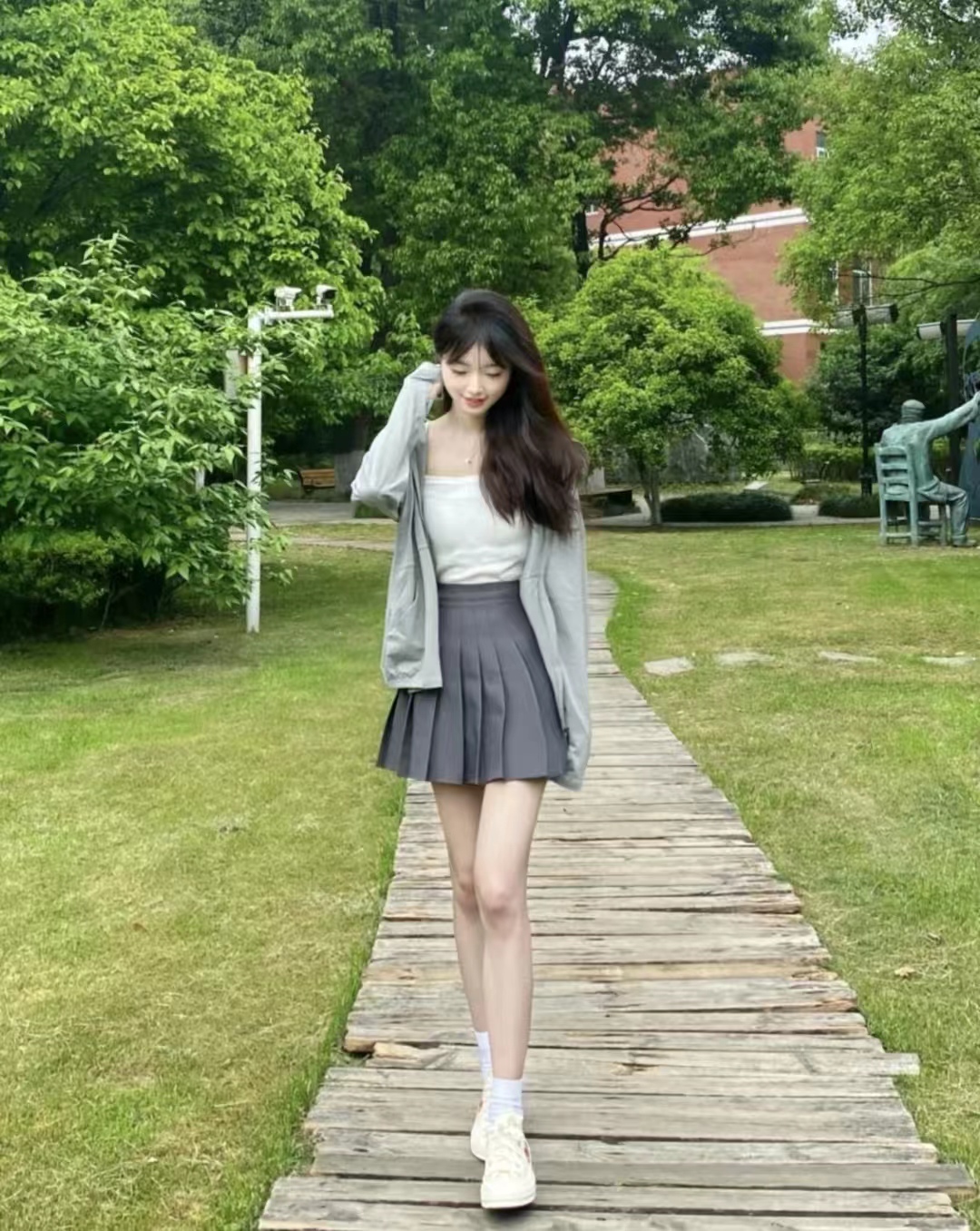 原创短裙怎么搭配衣服和鞋子好看