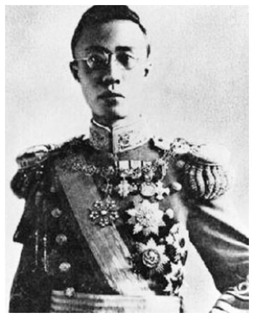 原创末代皇帝溥仪有一个独特的吃饭习惯日本天皇见了只好尬笑