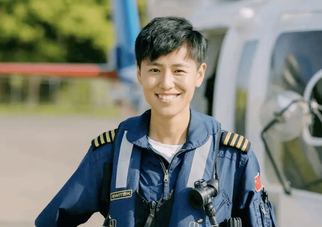 原创紧急救援原型机长宋寅获奖颜值超女明星让撒贝宁不自信