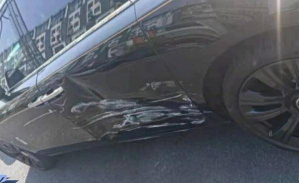 网约车撞上劳斯莱斯 修理费用上百万 网约车掉头撞劳斯莱斯维修近百万 秦先生 保险