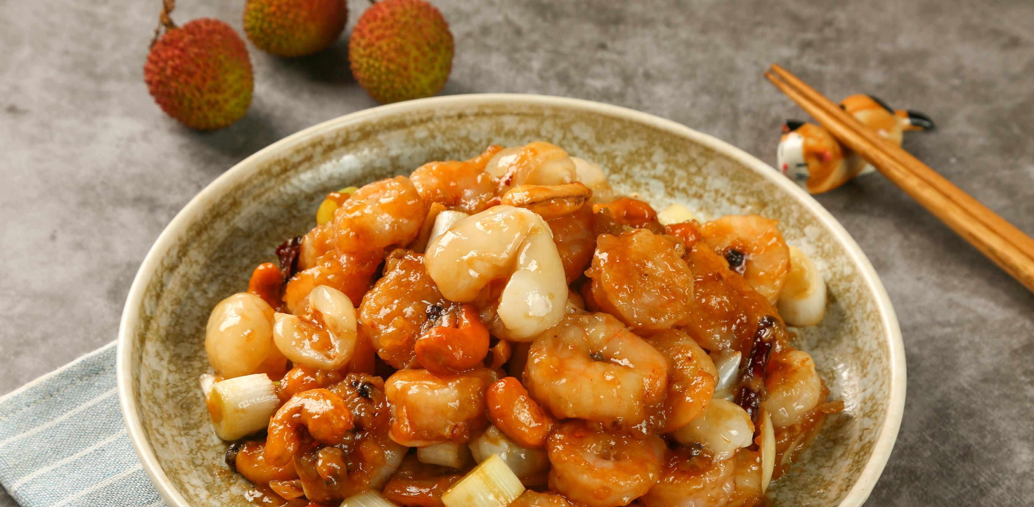 宫保虾球宫保虾球养生的时候就不要再整油炸大虾了,虾肉拿来做成宫保