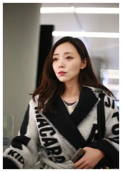 陶慧真是太有女人味了,穿身"家居服"走机场,气场不输陈数_服装_时尚