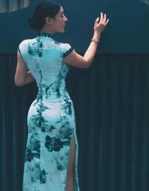 健身网红达人刘太阳穿旗袍展现完美身材开健身馆收入颇丰