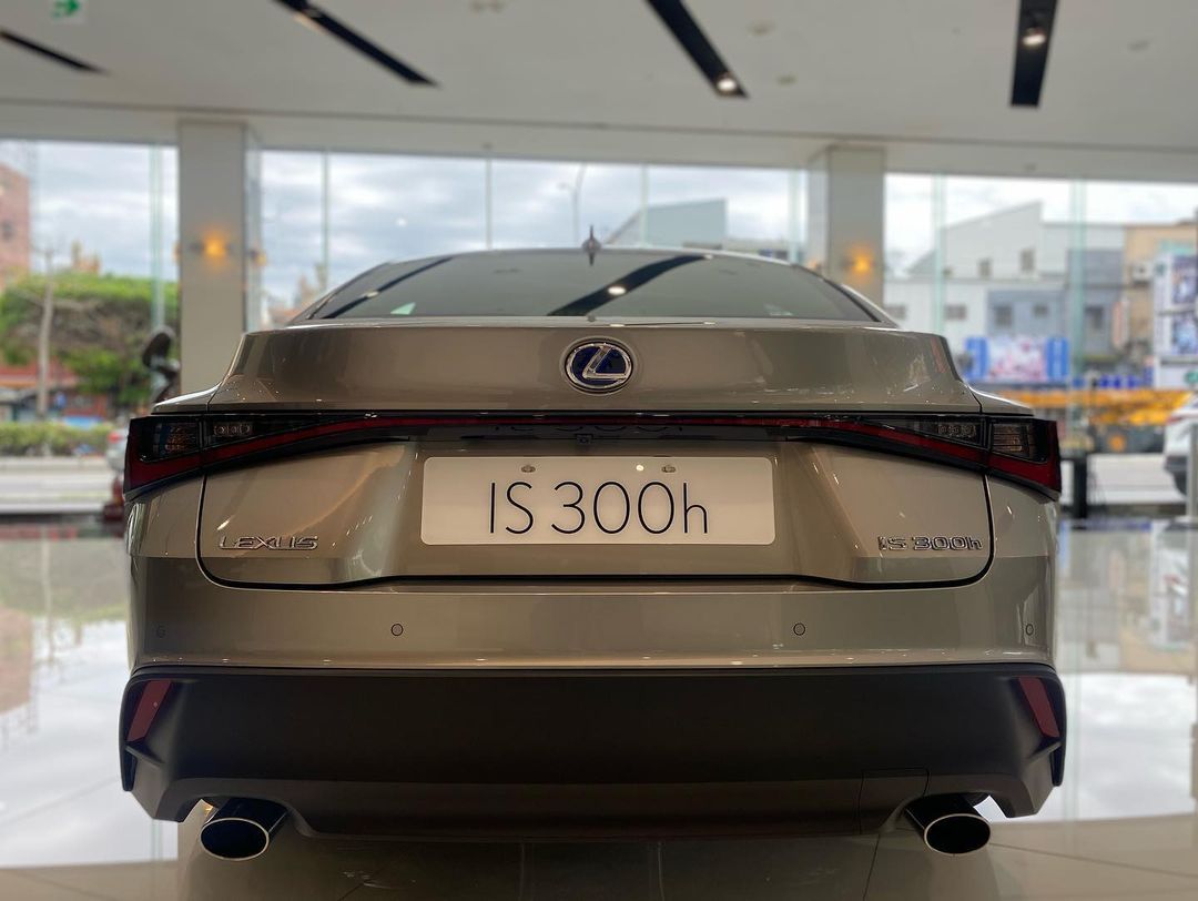 2023版雷克萨斯is300h进店质感十足对标奥迪a4犀利又大气