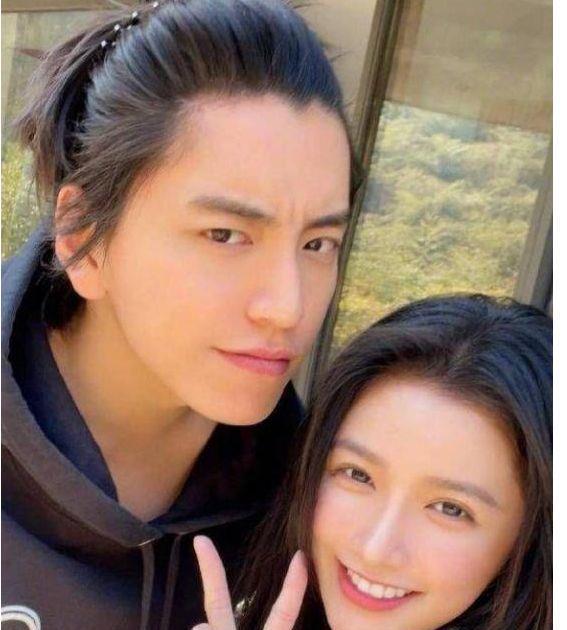 蔡卓宜雪中素颜被指像吴磊,照片很男友视角_大陆_网友_家庭