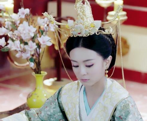 荒诞不羁的人生玩家,怀拥美女张丽华的男人萧皇后:因长得美丽,被六人