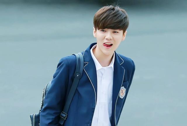 原创8位顶级流量小鲜肉褪去妆容肖战鹿晗普通王一博颜值抗打