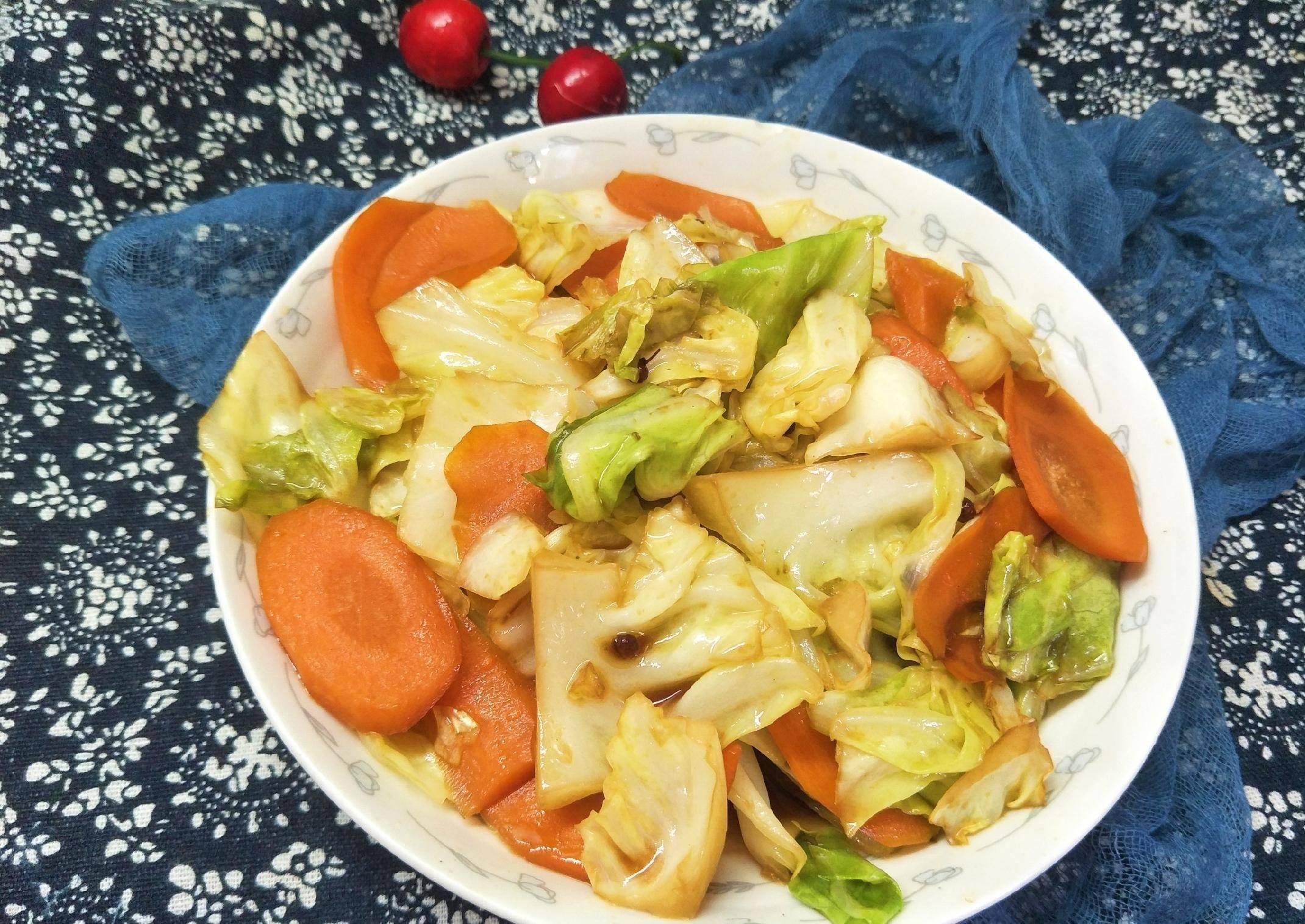 原创教你包菜营养好吃的做法简单炒一下美味下饭端上桌就被抢光