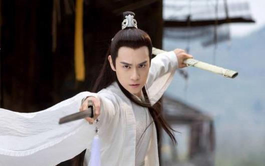 明星古装拿剑造型,这次真被罗云熙和易烊千玺帅到了_霍建华_感觉_帅哥