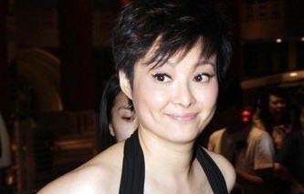 袁立二婚閃嫁給老外遭欺負現發福變醜慘不忍睹無語