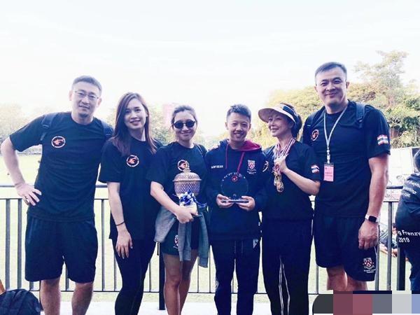 孙悦晒与儿子合影穿着朴素没有明星范47岁被赞与儿子像姐弟