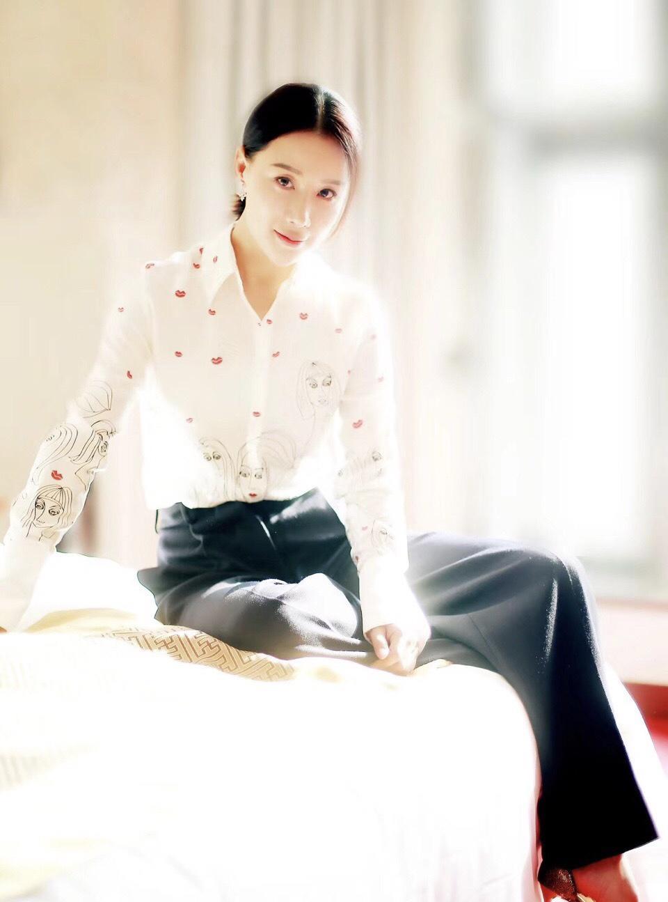 67网友喊话姚芊羽乘风破浪,本尊对镜苦练舞蹈,一招一式专业到位_套