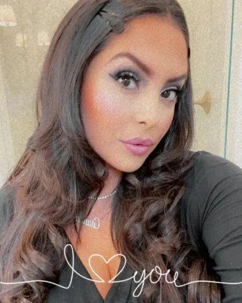 原创40岁瓦妮莎罕见全身照身材傲人不输卡戴珊身家超20亿女富婆