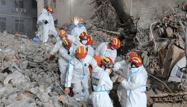 长沙21岁女孩被埋废墟下88小时后获救，她的自救堪比教科书