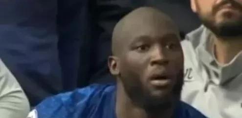 亲眼目睹球队补时被逼平替补席的卢卡库表情亮了[捂脸][捂脸].