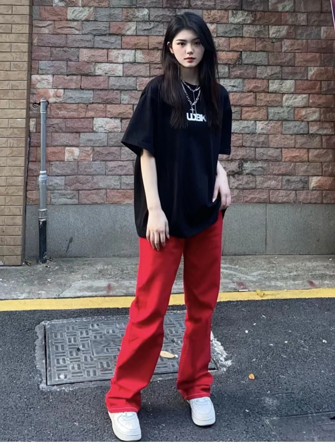 黑色t恤搭配什么颜色裤子好看