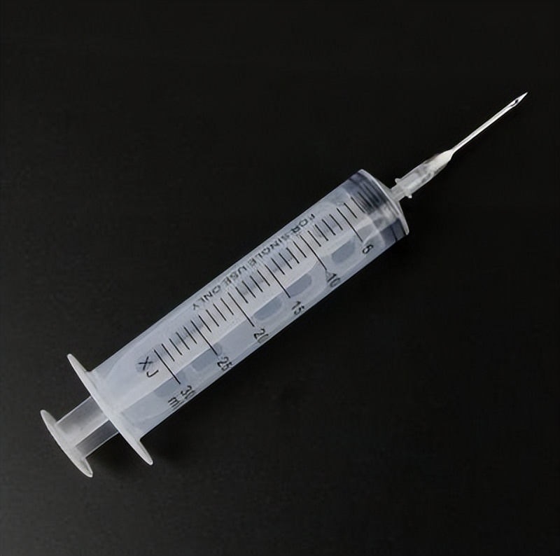 2002年女护士给医生注射不明液体致死庭审时笑称开个小玩笑