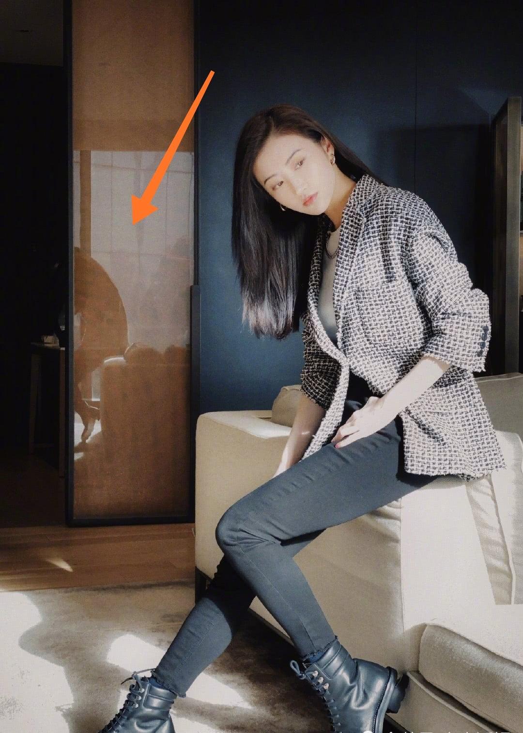 原创景甜身材露陷了晒精修照却忘了p影子真瘦假瘦一目了然