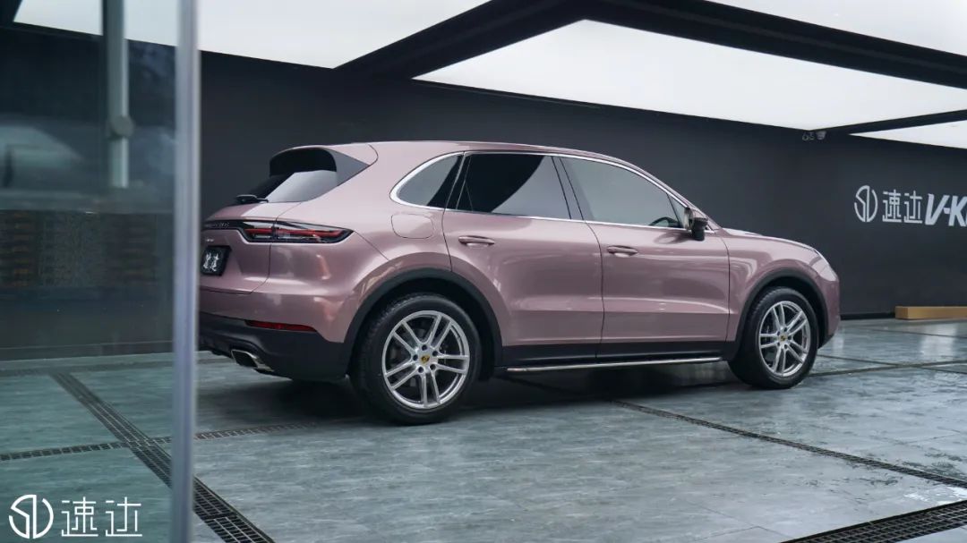 保时捷卡宴改色冰莓粉_搜狐汽车_搜狐网