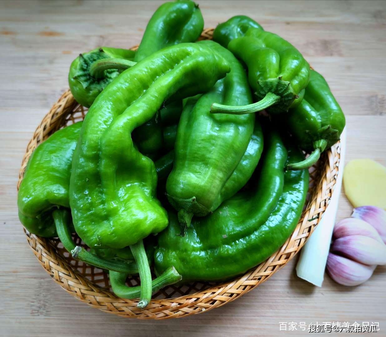 原创虎皮青椒的正确做法少了这一步难怪青椒不起皮更不入味