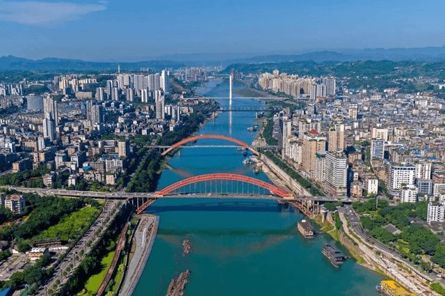 四川有一个城市，风景优美物产丰饶，还被誉为“万里长江第一城”