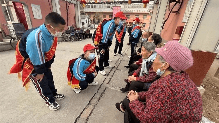 邯鄲市魏縣第二中學學生愛心志願活動引媒體關注_老人_河北省_愛老