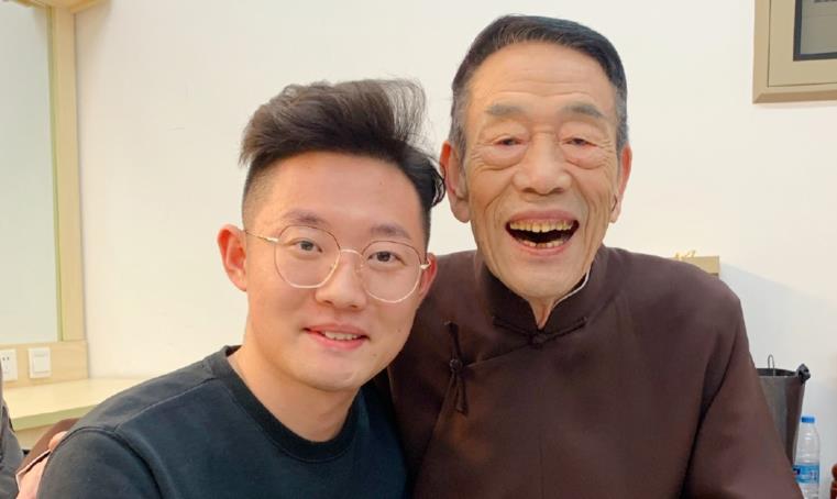 原创90岁杨少华无法下楼做核酸却现身活动现场这背后原因令人意外