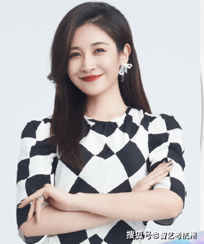 2013年汪聪得央视制片人陈月赏识,破格进入cctv音乐频道,先后主持