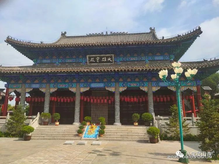 高耸入云八仙庇佑八宝灵山寺