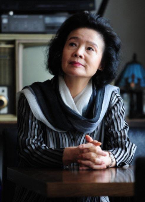 《救救与外界隔绝,一天天衰弱下去的电影演员尹静姬》的帖子