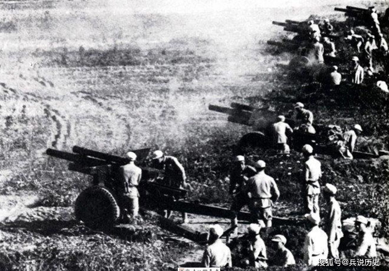 原创四平保卫战林彪固定动作倒骑木椅盯着墙上地图沉思