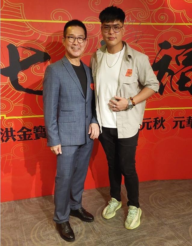 原创元彪父子罕见合体33岁儿子首曝光又高又壮名表首饰比爸爸贵气