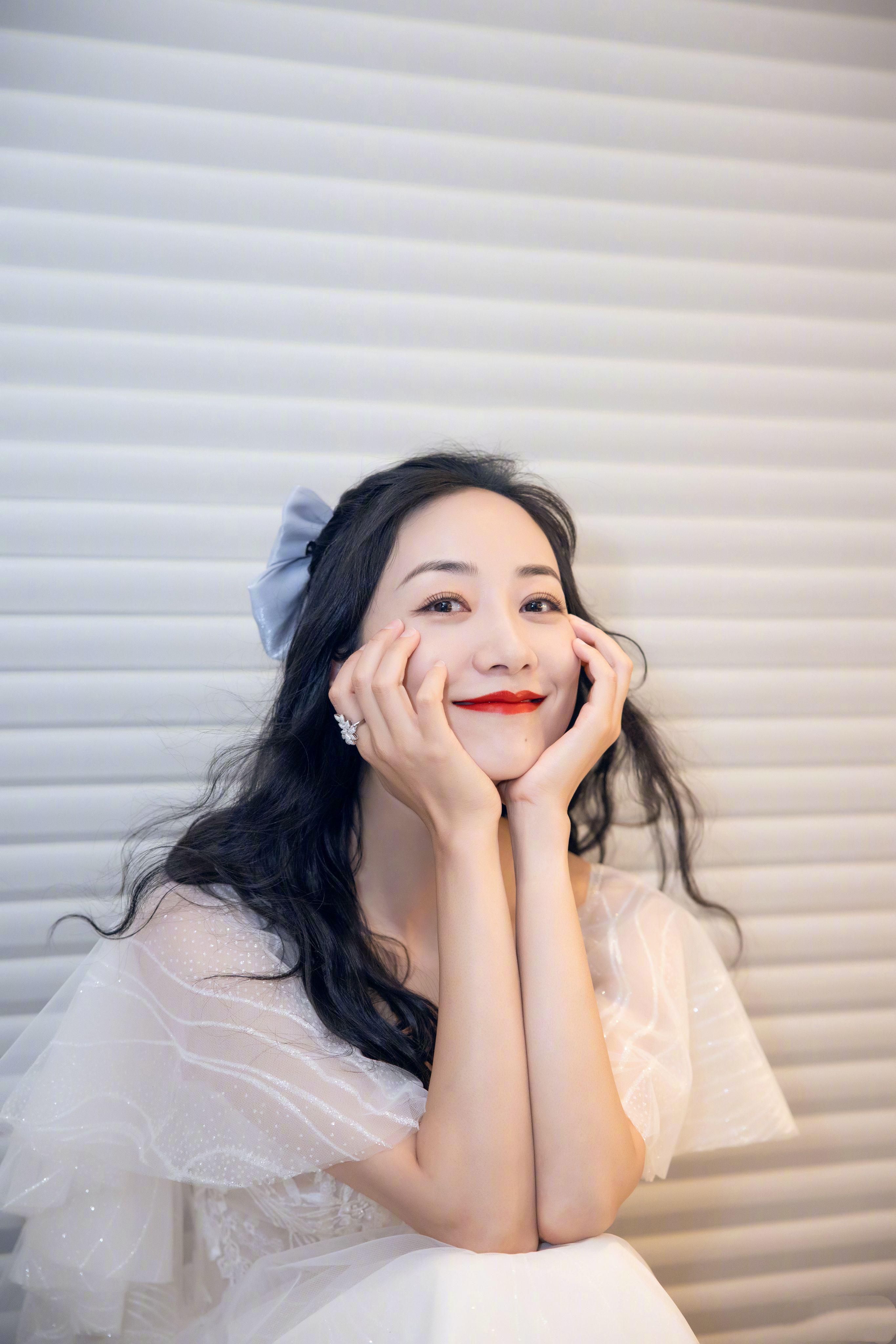 38岁韩雪近况曝光,手上金色腕表价值千万,私下还爱收集奢侈珠宝_手表