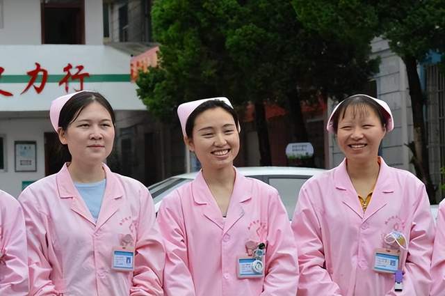 韩坊镇表彰全镇"优秀护士"_致敬白衣天使_活动_赣县