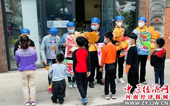 绿都社区: 浓浓真情表谢意 鲜花书画送大白_乔磊_谢尊英_刘治刚