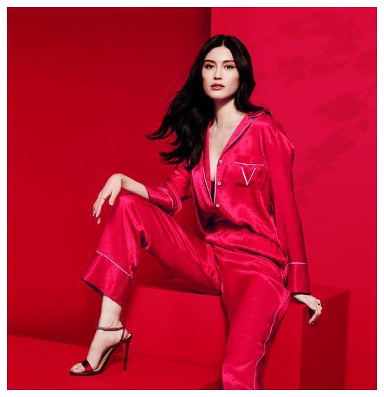 原创何穗出镜维密新春大片身穿内衣演绎极致性感不愧是超模