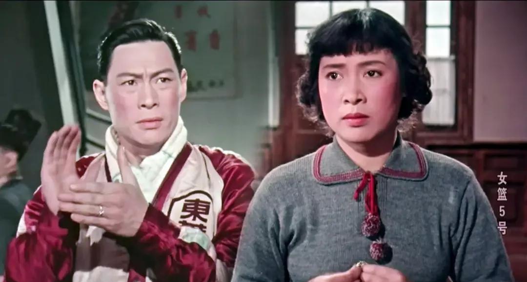 《浪涛滚滚》的表演倒是秦怡自己比较满意的,她在片中演一个水利工地