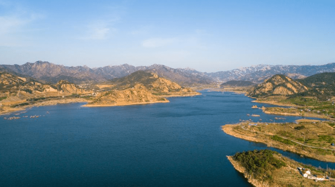 项目近享崂山水库,云头崮水库和丹山水库,天然河道源头河从片区内流淌