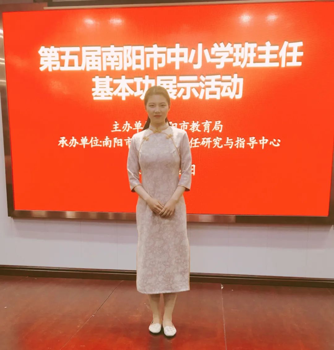 今天,我们走进这位90后女教师,了解她精彩绽放的背后故事.