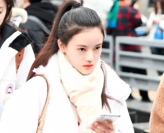 明星艺考照:王俊凯从容,吴谨言脸蛋精致,周冬雨稚气未脱_蒋依依_珍妮