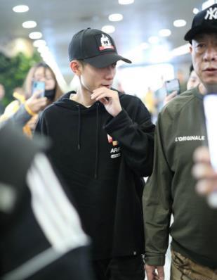 张一山隐瞒了二十多年的父亲终于曝光原来是他难怪之前不公开